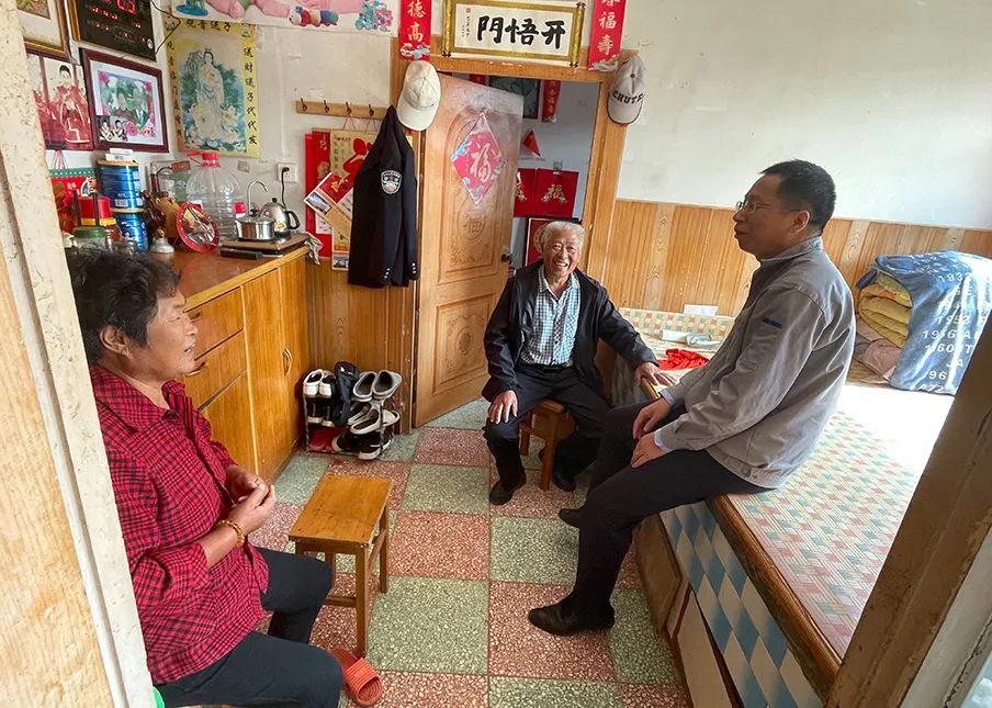 重阳敬老 | 爱老敬老送眷注 重阳慰问暖人心-万赢娱乐要闻-万赢娱乐