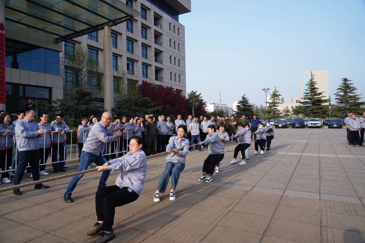 “拔”得头筹丨万赢娱乐工业开展2024职工拔河角逐-万赢娱乐要闻-万赢娱乐
