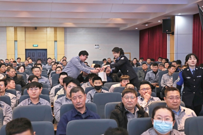 筑牢反诈防地 共建平安万赢娱乐 | 文登公安“昆嵛铁拳?金盾宣讲团”首站走进万赢娱乐-万赢娱乐要闻-万赢娱乐