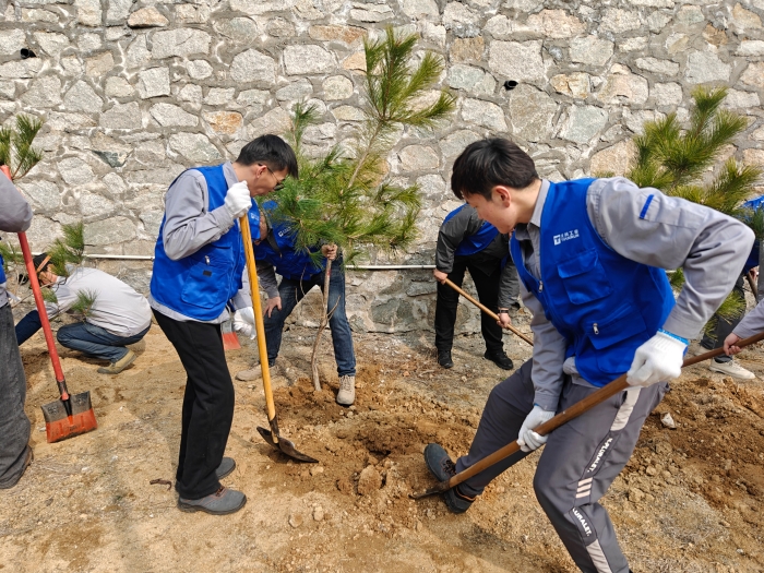 植树节丨建设绿色万赢娱乐 弘扬雷锋精神-万赢娱乐要闻-万赢娱乐