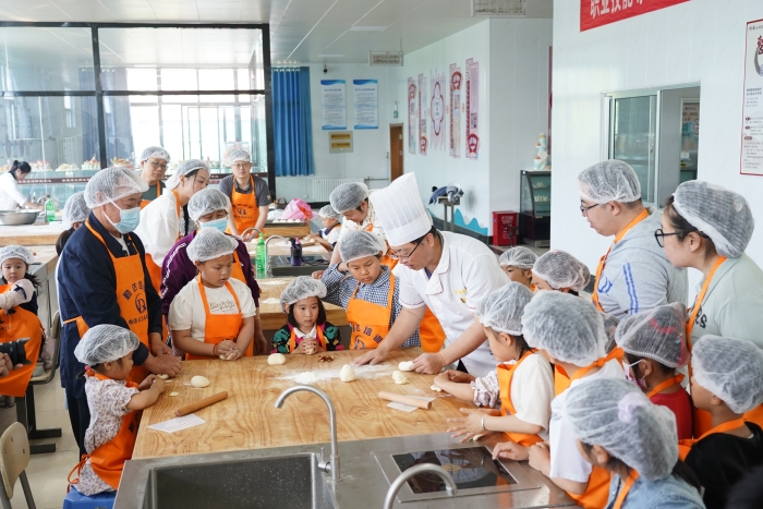 “童心传承·粽享欢喜” | 万赢娱乐工业2025年度六一亲子运动顺遂竣事-万赢娱乐要闻-万赢娱乐