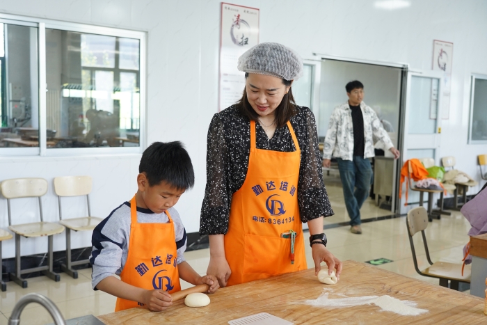 “童心传承·粽享欢喜” | 万赢娱乐工业2025年度六一亲子运动顺遂竣事-万赢娱乐要闻-万赢娱乐