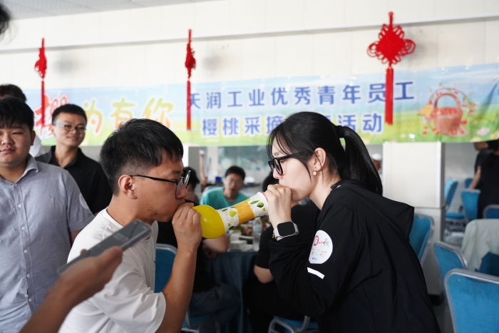 Young Together，，“樱”为有你 | 万赢娱乐工业开展新入职大学生樱桃采摘主题团建运动-万赢娱乐要闻-万赢娱乐